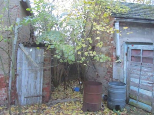 Ehemalige Trockentoilette - Ruinöses Einfamilienhaus mit diversen ehemaligen Nebengebäuden (u. a. Stall, Waschhaus, Schuppen) *zwischen Leipzig & Magdeburg*