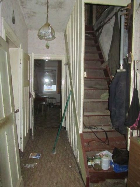 Ehemaliges Wohnhaus Innenansicht Vorbau - Ruinöses Einfamilienhaus mit diversen ehemaligen Nebengebäuden (u. a. Stall, Waschhaus, Schuppen) *zwischen Leipzig & Magdeburg*