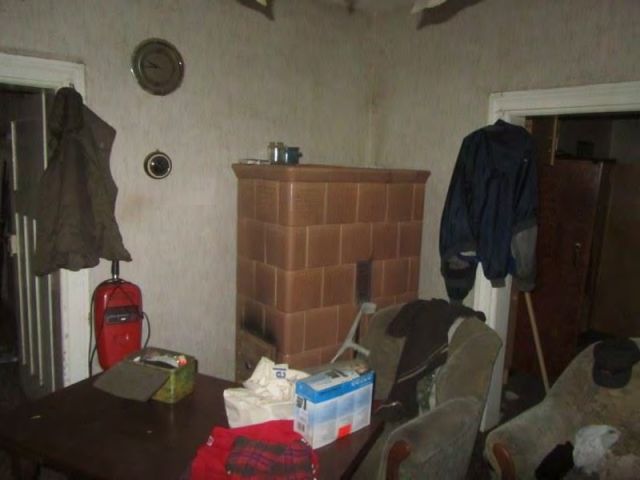 Ehemaliges Wohnhaus Innenansicht - Ruinöses Einfamilienhaus mit diversen ehemaligen Nebengebäuden (u. a. Stall, Waschhaus, Schuppen) *zwischen Leipzig & Magdeburg*