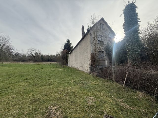 Blick auf das Zweifamilienhaus und die Umgebung - Eigentumswohnung in einem stark sanierungsbedürftigen Zweifamilienhaus *ca. 2 km westl. vom Rhein & 13 km von Bonn entfernt*