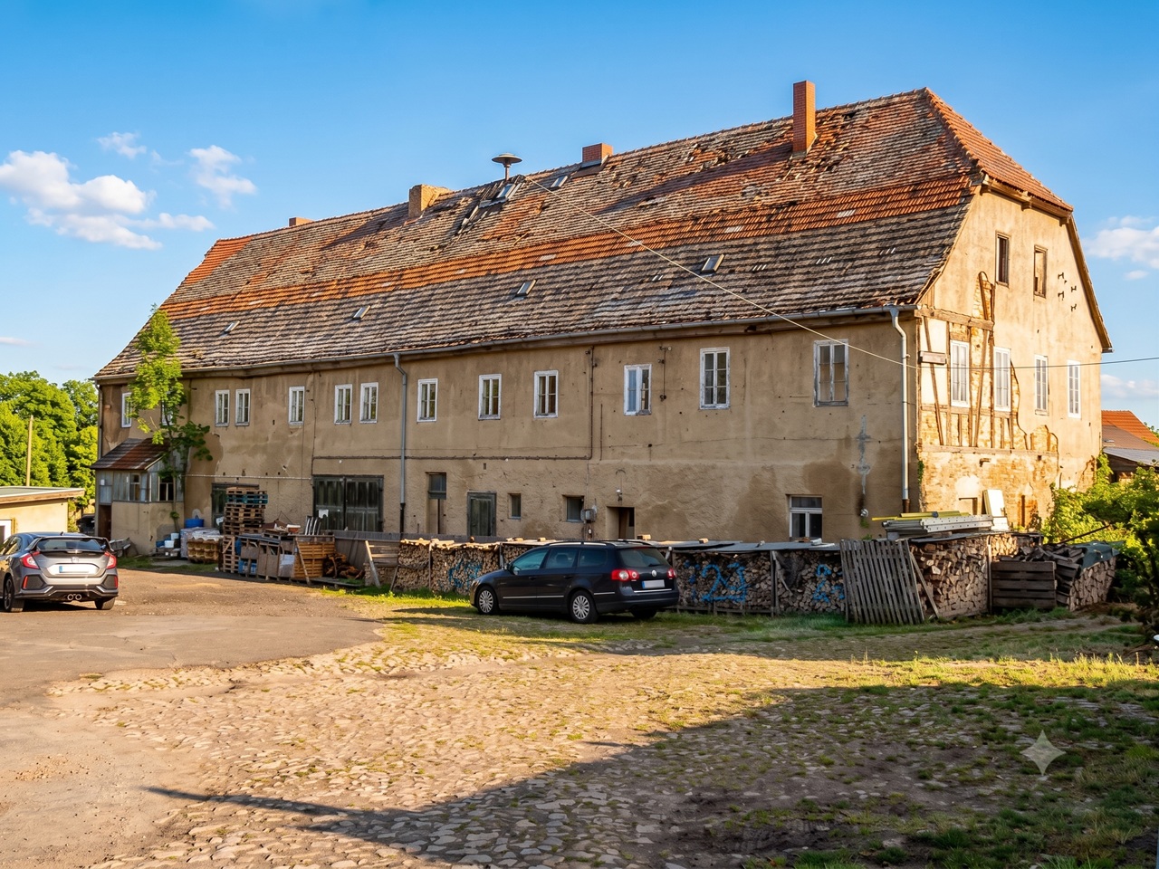 Ehemaliges vertragsfreies Wohn- und Lagerhaus **unweit der Landesgrenze zu Thüringen**