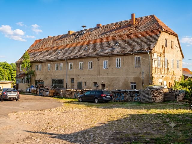 Blick auf das Verkaufsobjekt - Ehemaliges vertragsfreies Wohn- und Lagerhaus **unweit der Landesgrenze zu Thüringen**