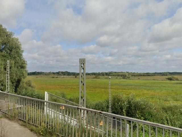 Blick von der B102 auf die Umgebung Richtung Verkaufsfläche - Landwirtschafts-/Grünlandfläche in Brandenburg an der Havel südlich des Brandenburger Stadtkanals