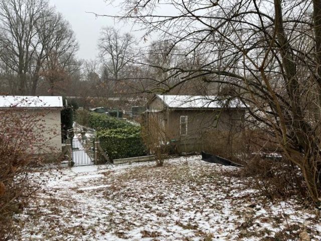 Angrenzende Kleingärten - Vertragsfreies Grundstück **südlich von Kleingärten & am südlichen Stadtrand von Eisenhüttenstadt**