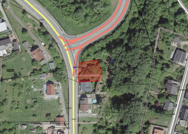 Lageskizze mit Luftbildunterlegung - Unbebautes Grundstück neben Wohnbebauung **lt. Flächennutzungsplan Wohnbaufläche - etwa 15 km von Kaiserslautern entfernt**