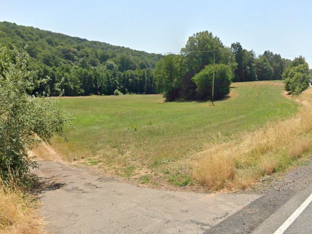 Blick auf das Flurstück 405/1 und Umgebung - Straßenbegleitende Grundstücke an der B41 **teilweise vertraglose Nutzung**