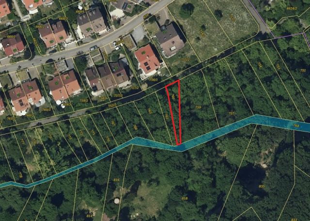Lageskizze mit Luftbildunterlegung - Fläche für Freizeitgärten: Ufergrundstück am Heiligenbach an der Wohnbebauung in Stuttgart-Heumaden