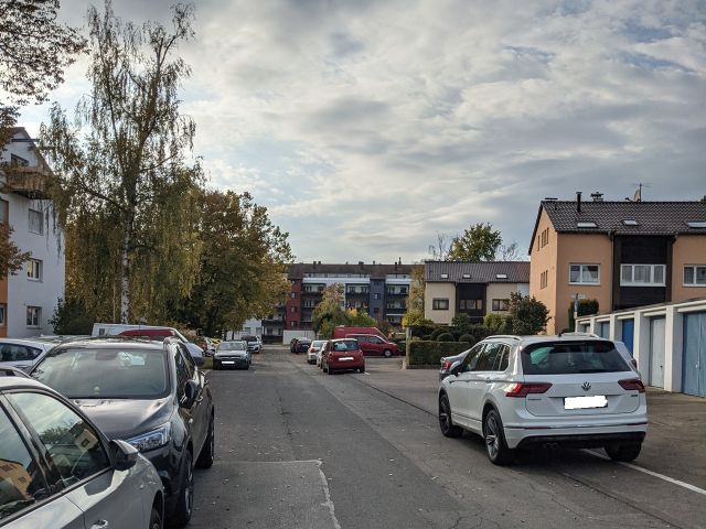 Blick in die Umgebung - Grundstück bebaut mit einer Mülltonnenanlage zentral im Wohngebiet von Stuttgart- Fasanenhof´