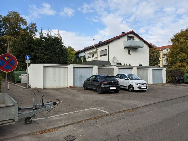 Verkaufsfläche und Umgebung - Grundstück bebaut mit einer Mülltonnenanlage zentral im Wohngebiet von Stuttgart- Fasanenhof´