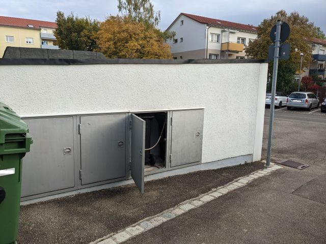 Verkaufsfläche und Umgebung - Grundstück bebaut mit einer Mülltonnenanlage zentral im Wohngebiet von Stuttgart- Fasanenhof´