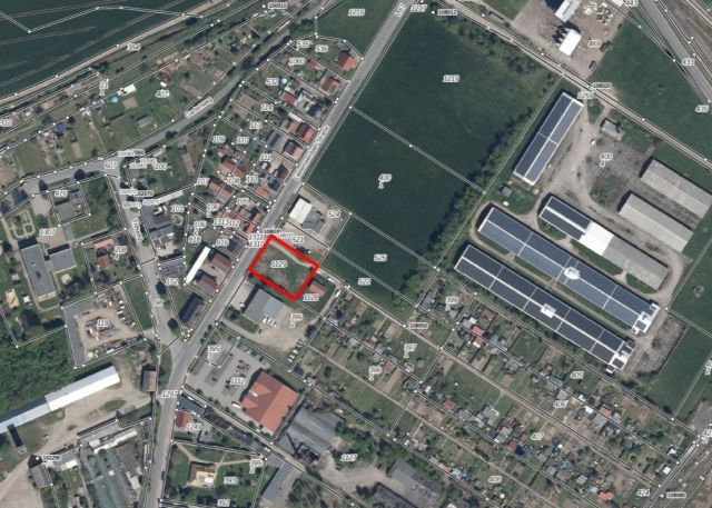 Lageskizze mit Umgebung und Luftbildunterlegung - Grundstück mit Bauvorbescheid für den Bau von 33 Garagen & 5 Stellplätzen *Tankstelle & Einzelhandel in der Nachbarschaft*