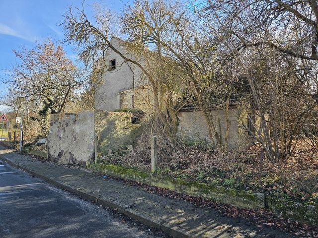 Blick auf Verkaufsgegenstand - Ruinöses Wohnhaus mit Nebengelass in Nordsachsen ca. 48 km von der Leipziger Innenstadt entfernt