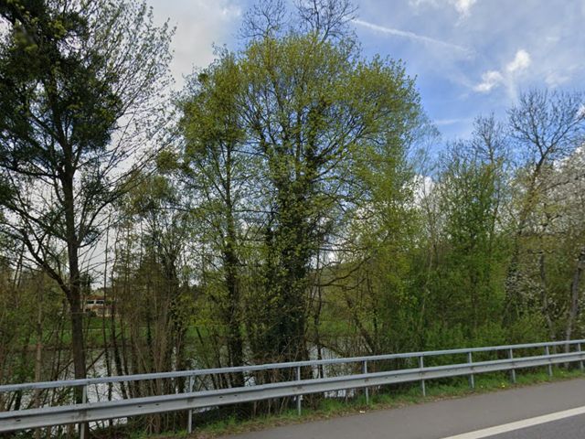 Blick auf die Verkaufsfläche und Umgebung - Teil der ehemaligen Westwallbunkeranlage ++zwischen der ´Sauer´ & der B418, direkt an der Luxemburgischen Grenze++