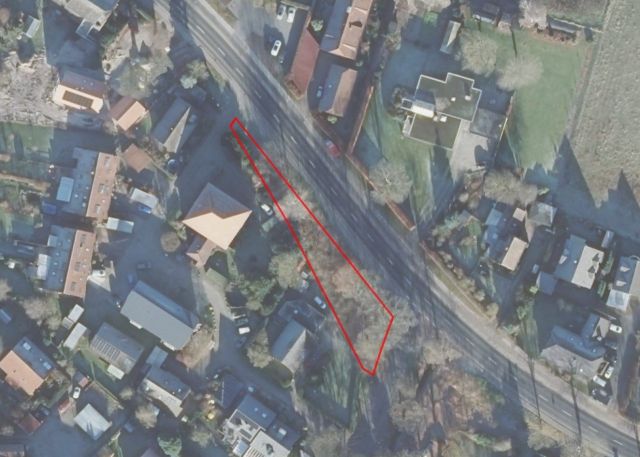 Lageskizze - Straßenbegleitende Gehölzfläche neben Wohngrundstücken ca. 40 km südöstlich von der Hamburger Innenstadt entfernt