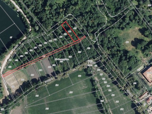 Lageskizze mit Luftbildunterlegung - Flurstück 484 und Wegeflurstück - Vertragsfreie Waldfläche nahe dem Baggersee & dem Schloss Gusow