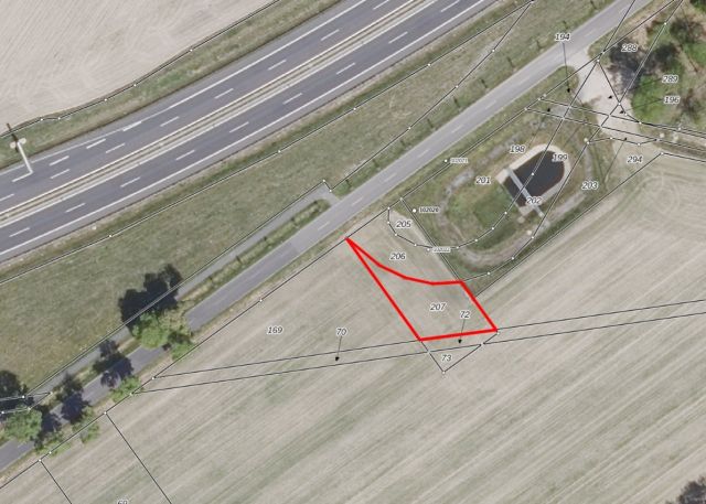 Lageskizze mit Luftbildunterlegung - Vertragslos genutzte Landwirtschaftsfläche nahe der B 101 **etwa 25 km von Berlin entfernt**