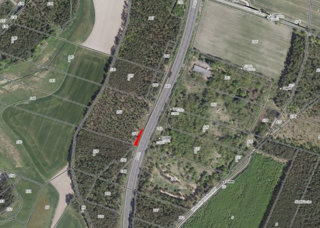 Lageskizze mit Umgebung und Luftbildunterlegung - Vertragsfreie, kleine Waldfläche an der B 101 **etwa 30 km von Berlin entfernt**
