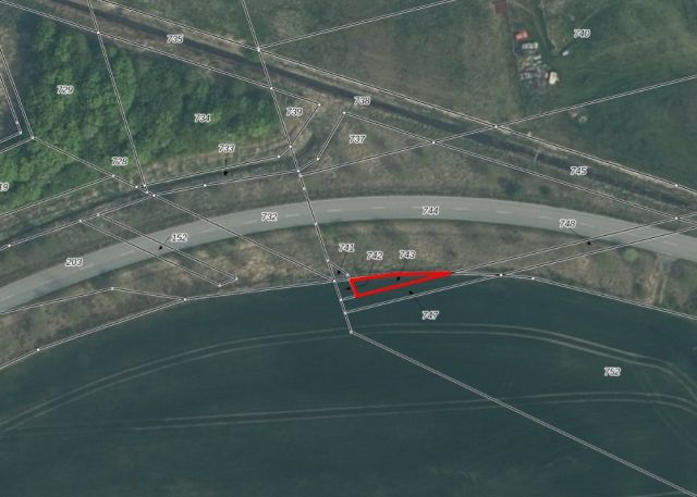 Lageskizze mit Luftbildunterlegung - Kleines, vertraglos genutztes Grundstück am Rande einer Landwirtschaftsfläche **etwa 18 km vom Berliner Ring entfernt**