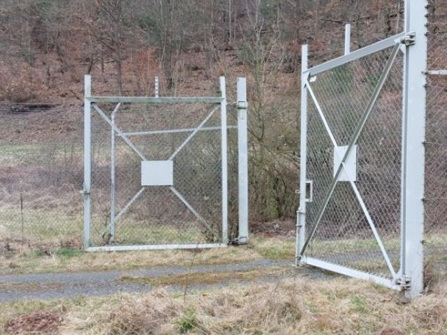 Zufahrt - Ehemalige Funkübertragungsstelle der US-amerikanischen Streitkräfte  in Kerzenheim
