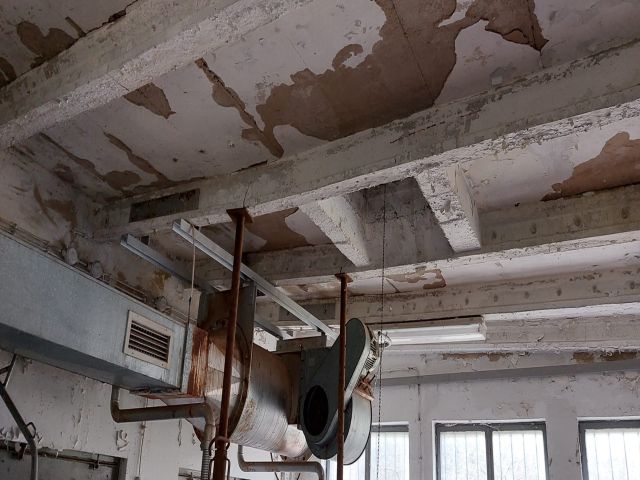 Schäden an tragenden Bauteilen der Decke - Ehemalige Funkübertragungsstelle der US-amerikanischen Streitkräfte  in Kerzenheim