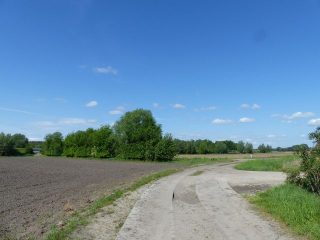 Blick in die Umgebung - Vertragsfreies Grundstück - Teil eines teichähnlichen Gewässers **etwa 30 km von Berlin entfernt**