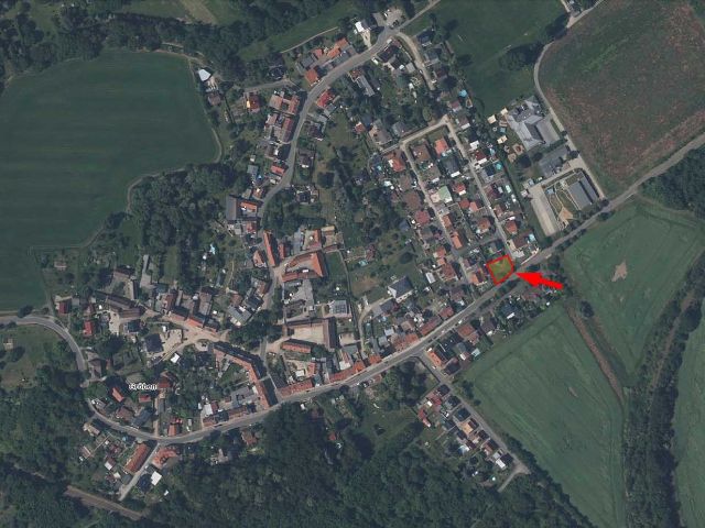 Lageskizze mit Umgebung und Luftbildunterlegung - Grünfläche in der Eigenheimsiedlung ´Am Sportplatz´ **etwa 28 km von Leipzig entfernt**