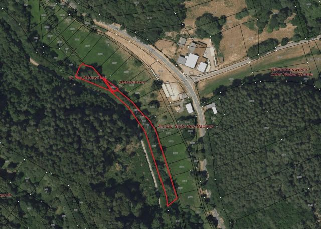 Lageskizze mit Luftbildunterlegung - Vertragsfreie Waldflächen mit einem Teil des Eppenbrunner Baches **etwa 5 km von der Französischen Landesgrenze entfernt**