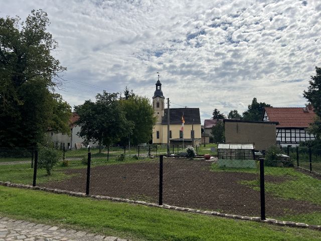 Umgebung - Ruinöses Wohnhaus mit ehemaliger Garage nahe der B180 & unweit der Landesgrenze zu Thüringen