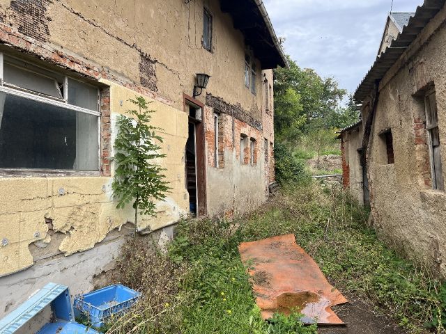 Verkaufsobjekt - Ruinöses Wohnhaus mit ehemaliger Garage nahe der B180 & unweit der Landesgrenze zu Thüringen