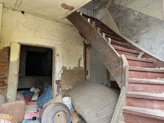 Innenansicht Wohnhaus - Ruinöses Wohnhaus mit ehemaliger Garage nahe der B180 & unweit der Landesgrenze zu Thüringen