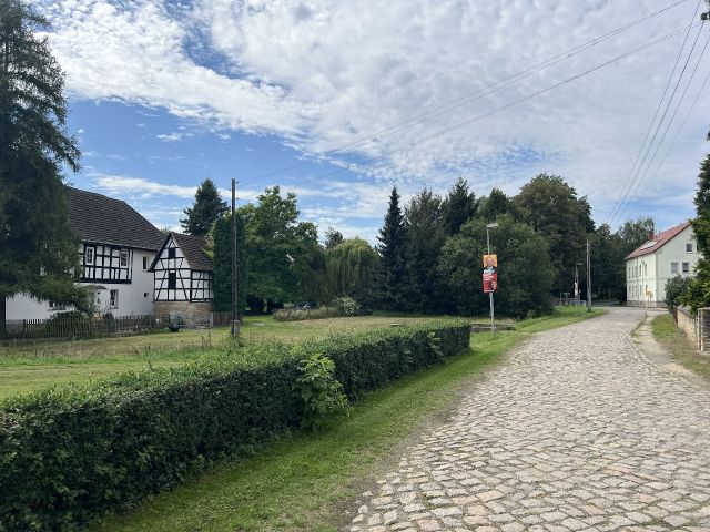 Blick in die Umgebung - Ruinöses Wohnhaus mit ehemaliger Garage nahe der B180 & unweit der Landesgrenze zu Thüringen