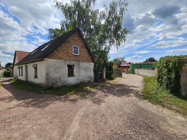 Verkaufsobjekt und Umgebung - Ehemaliges Wohnhaus **nördlich von Halle (Saale) & etwa 5 km vom Seebad Edderitz entfernt**