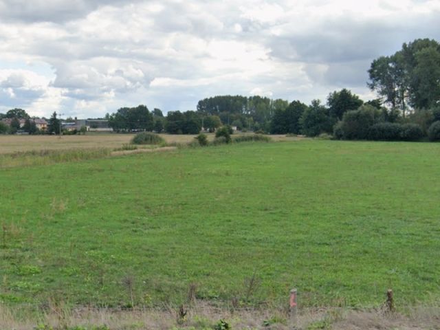 Blick von der Schönborner Straße Richtung Verkaufsflurstück 182/1 und auf die Umgebung - Splitterflächen in Streulage um Doberlug-Kirchhain - Anteile von Wassergraben- und Uferbereichen sowie Landwirtschaftsflächen