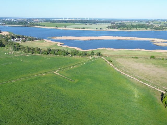 Blick auf die Verkaufsfläche und Umgebung - Verpachtetes Grundstück (bis 30.09.2027) auf der Insel Usedom ++unweit der Insel Rohrplan & in direkter Nähe zum Hafen Zecherin+