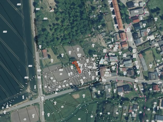 Lage des Verkaufsgegenstandes - Mit Bäumen bewachsene Kleinfläche **vertragsfrei**