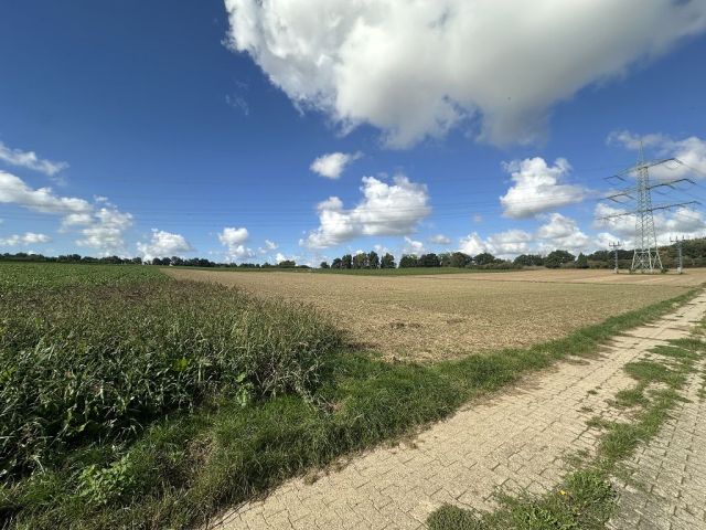 Blick auf Verkaufsfläche und Umgebung - Ackerfläche gegenüber einer Wohnsiedlung in Koslar ca. 50 km westlich von Köln