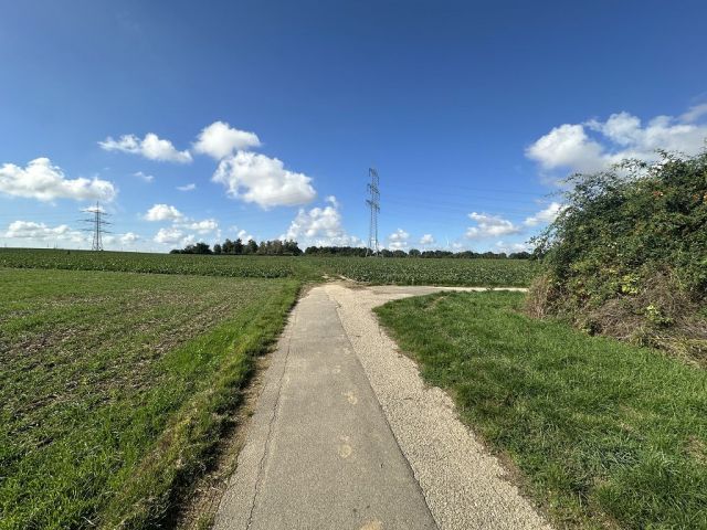 Blick auf Verkaufsfläche und Umgebung - Ackerfläche am Ortsrand von Koslar ca. 50 km von Köln entfernt