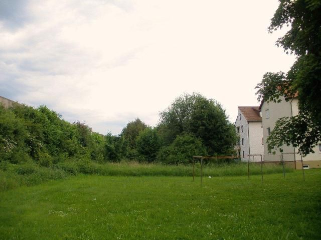 Grundstück und Umgebung (Aufnahme 2010) - Grundstück neben Mehrfamilienhäusern im Innenbereich *Lage in Oberfranken mit Top Verkehrsanbindung*