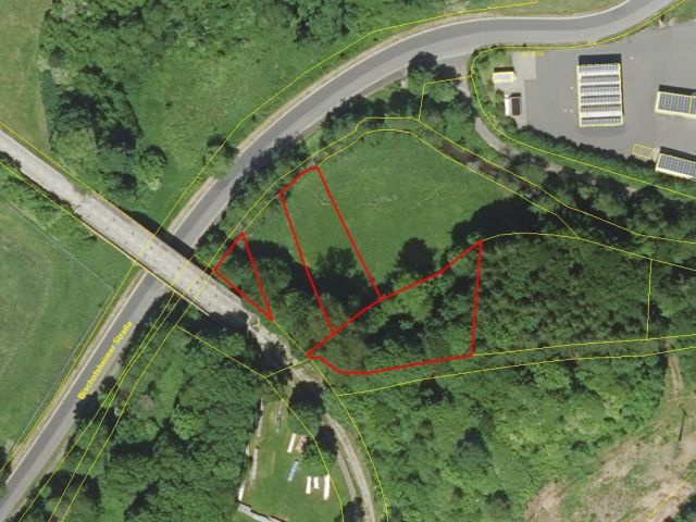 Lageskizze mit Luftbildunterlegung - Vertragsfreie Grundstücke  **etwa 25 km vom Dreiländereck Rhön - Bayern-Hessen-Thüringen - entfernt**