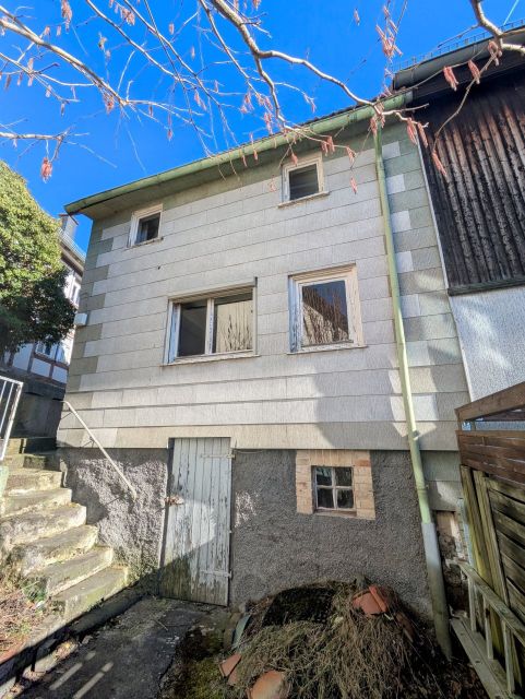 Blick auf den Verkaufsgegenstand - Leerstehendes Einfamilienhaus im historischen Ortskern von Rabenau - Londorf in Hessen