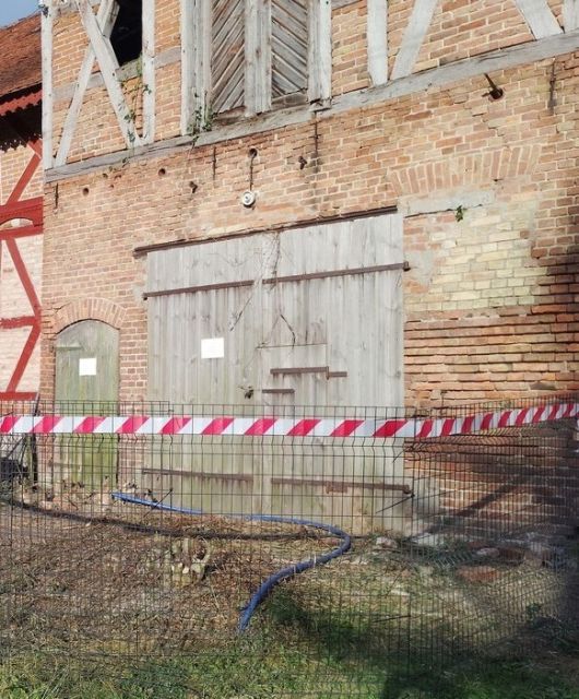 Verkaufsgegenstand - Denkmalgeschützes Spritzenhaus (Teil eines ehemaligen Pferdestalls) **stark geschädigter baulicher Zustand**