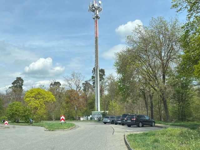 Blick auf Verkaufsfläche und Umgebung - Grundstück mit verpachtetem Grund/Boden für einen Mobilfunkmast & etwa 2 ha Wald an der A67 *vor den Toren von Frankfurt/Main*