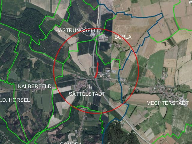 Lageskizze mit Umgebung und Luftbildunterlegung - 4 Grundstücke (u. a. Straßen- und Straßenrandbegleitflächen) **teilweise vertragslose Nutzung**