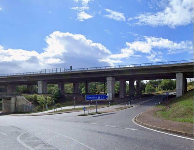 Blick Richtung Flurstück 118/31 und Umgebung - 4 Grundstücke (u. a. Straßen- und Straßenrandbegleitflächen) **teilweise vertragslose Nutzung**