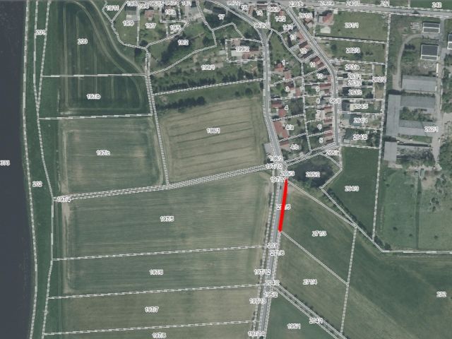 Lageskizze mit Umgebung und Luftbildunterlegung - Vertragsfreie Straßenrandbegleitfläche nordwestlich von Dresden